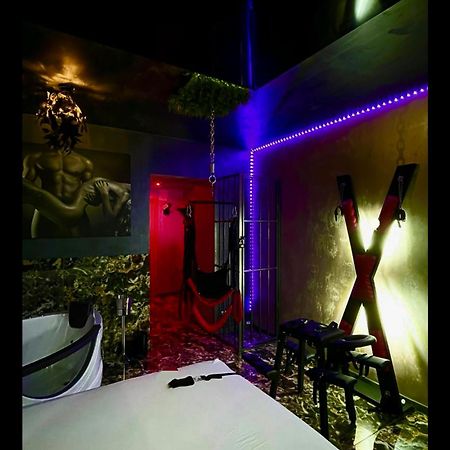 Love Room Букурещ Екстериор снимка