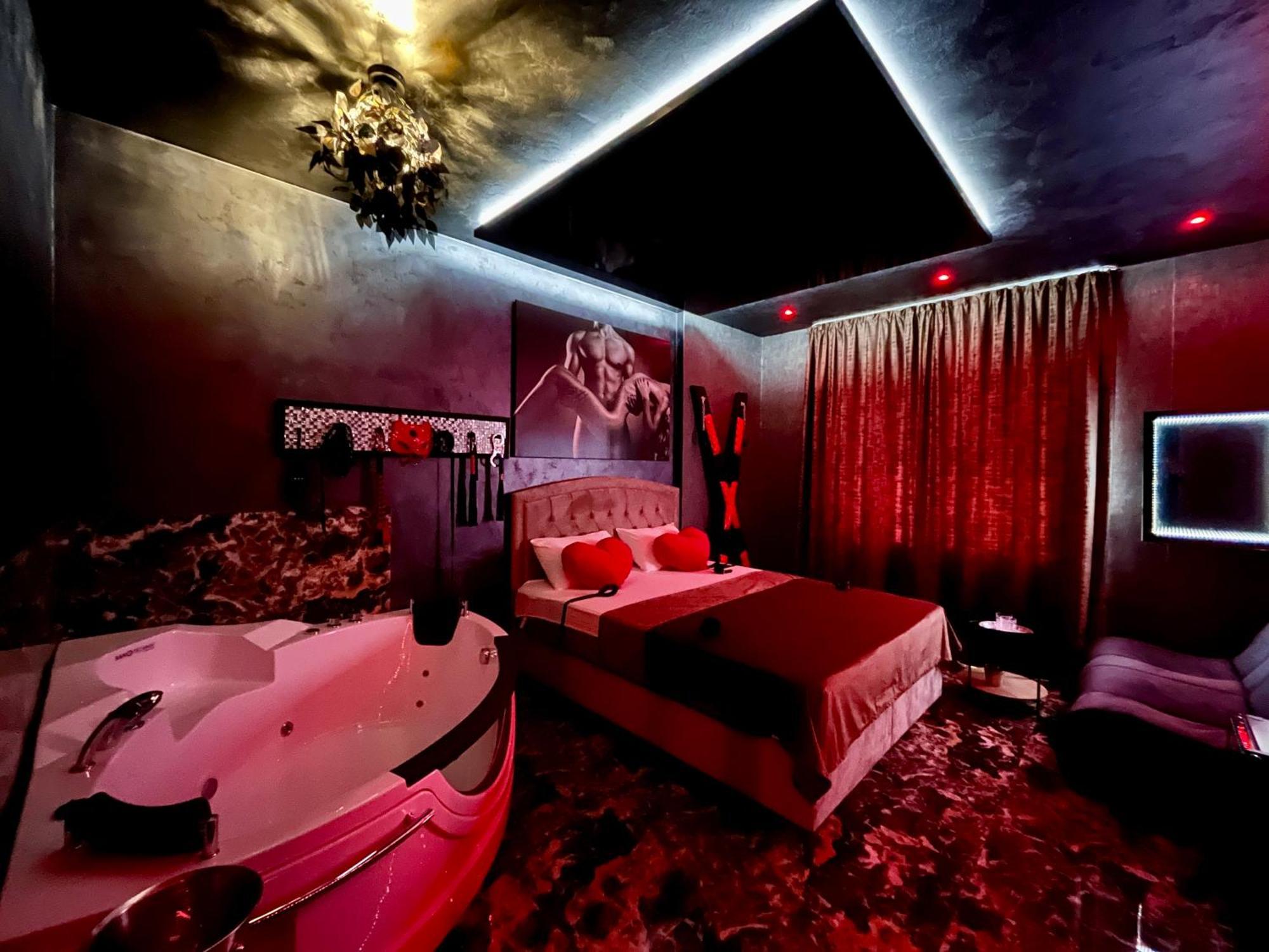 Love Room Букурещ Екстериор снимка