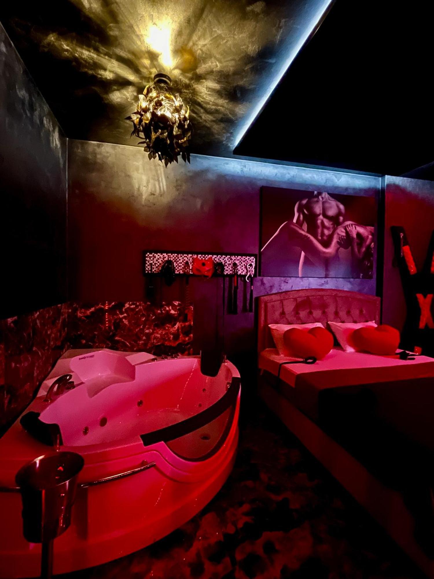 Love Room Букурещ Екстериор снимка
