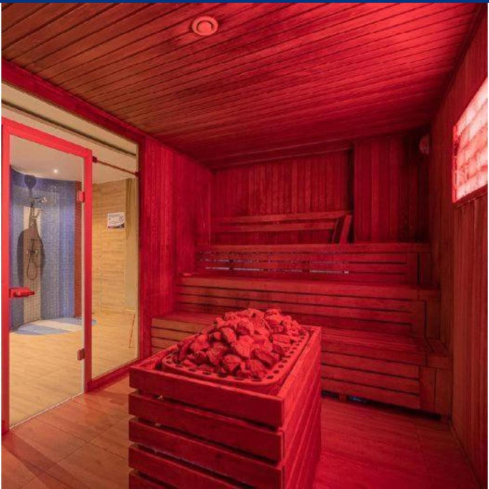 Love Room Букурещ Екстериор снимка