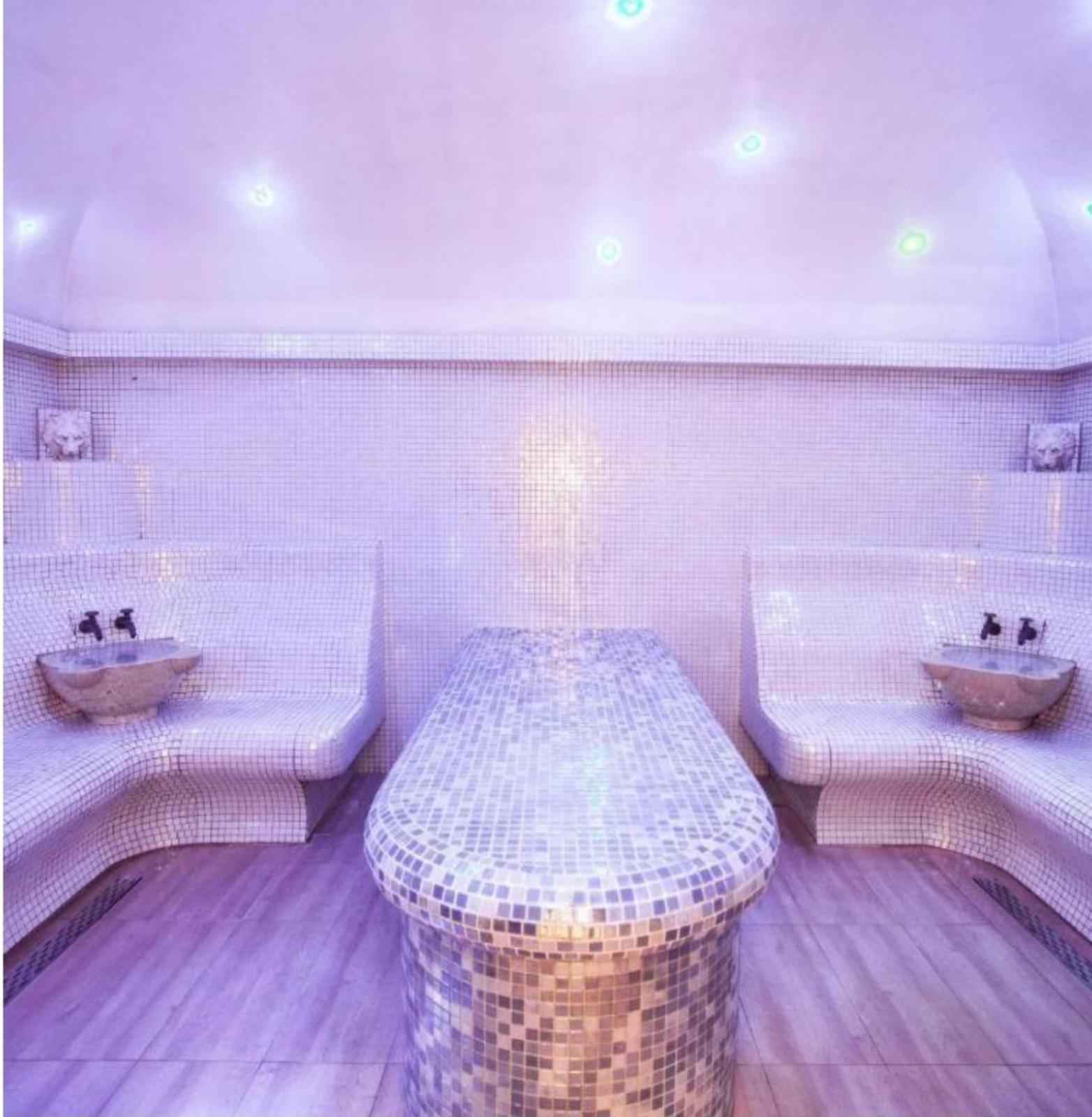 Love Room Букурещ Екстериор снимка