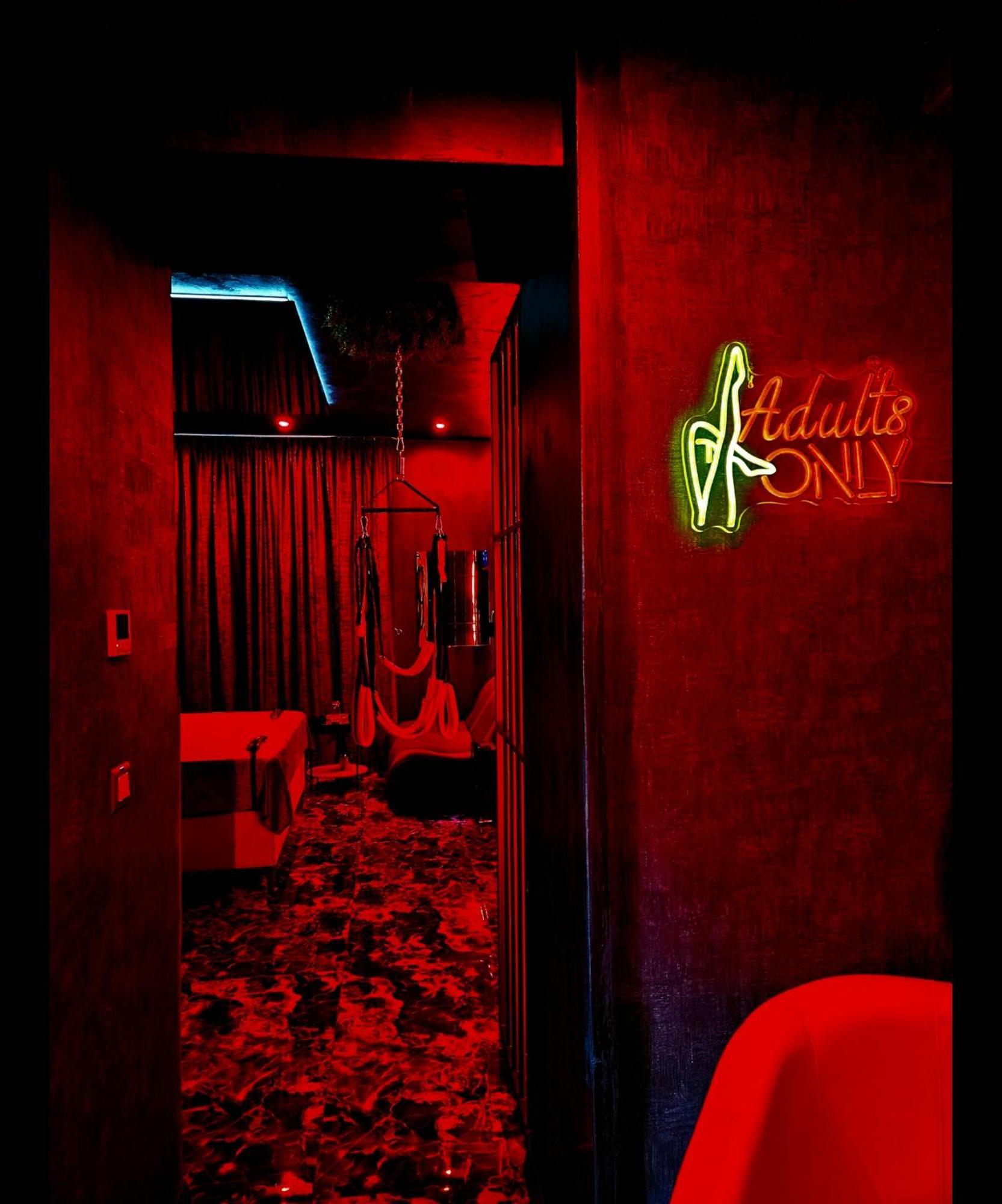 Love Room Букурещ Екстериор снимка