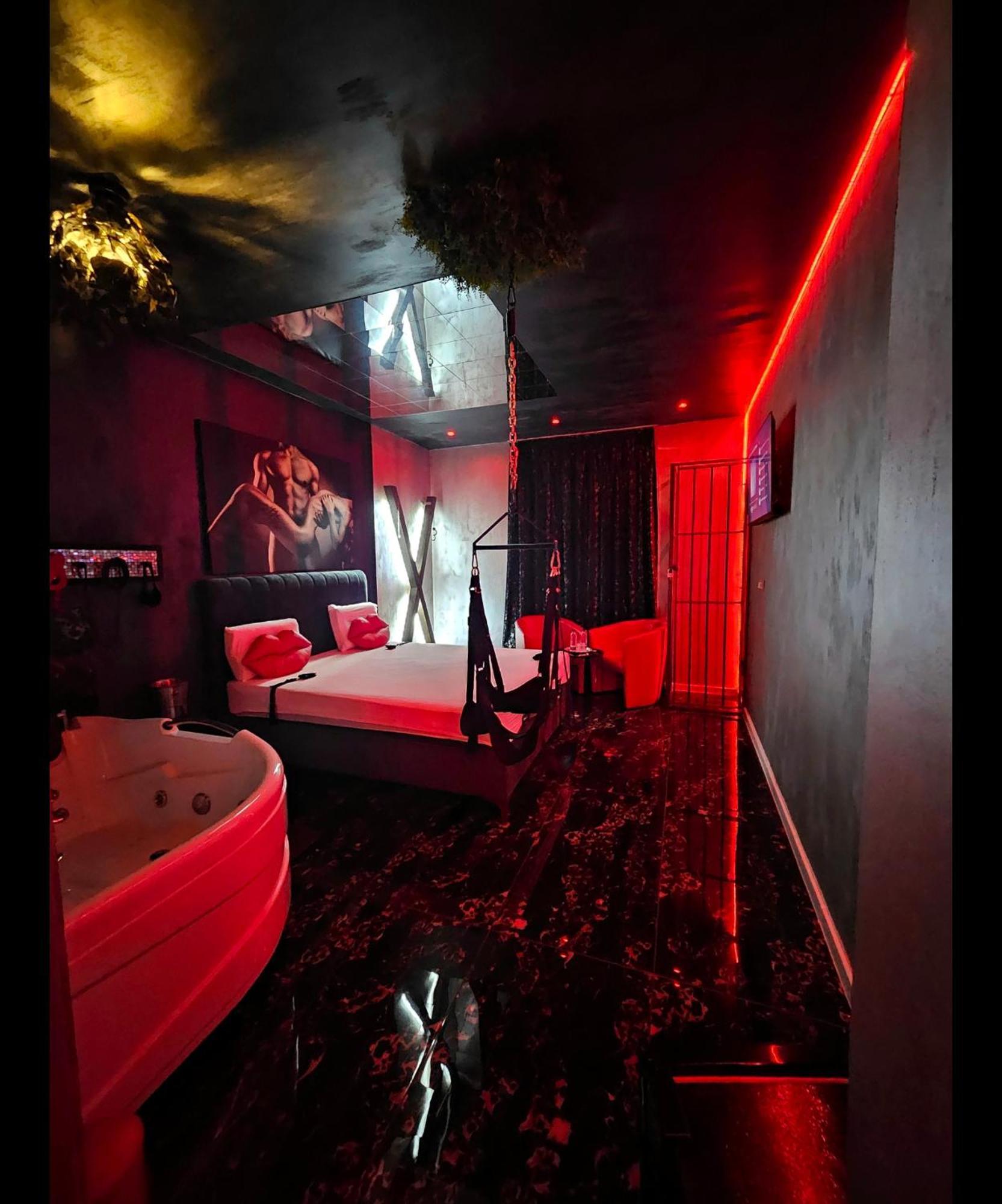 Love Room Букурещ Екстериор снимка