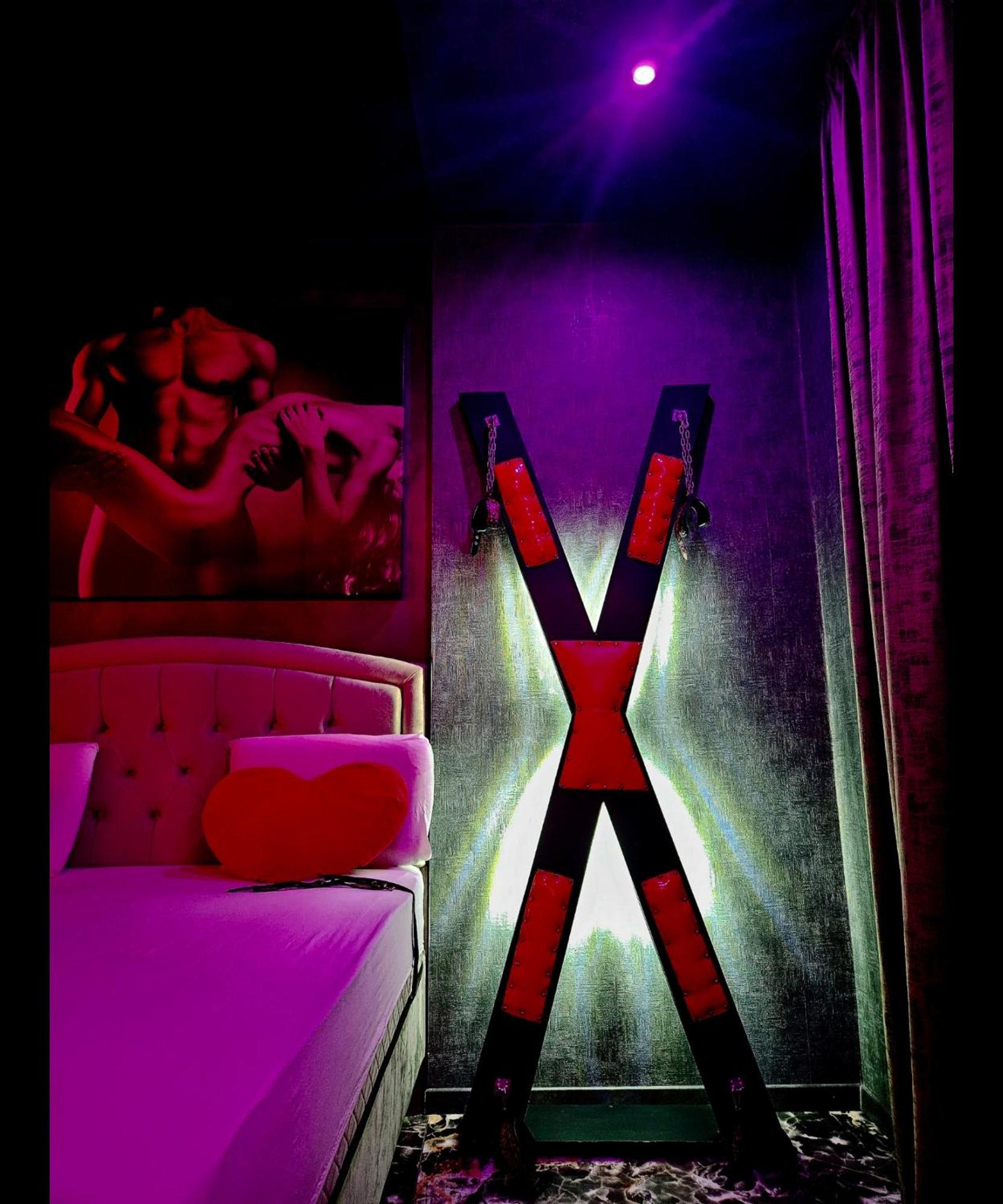Love Room Букурещ Екстериор снимка