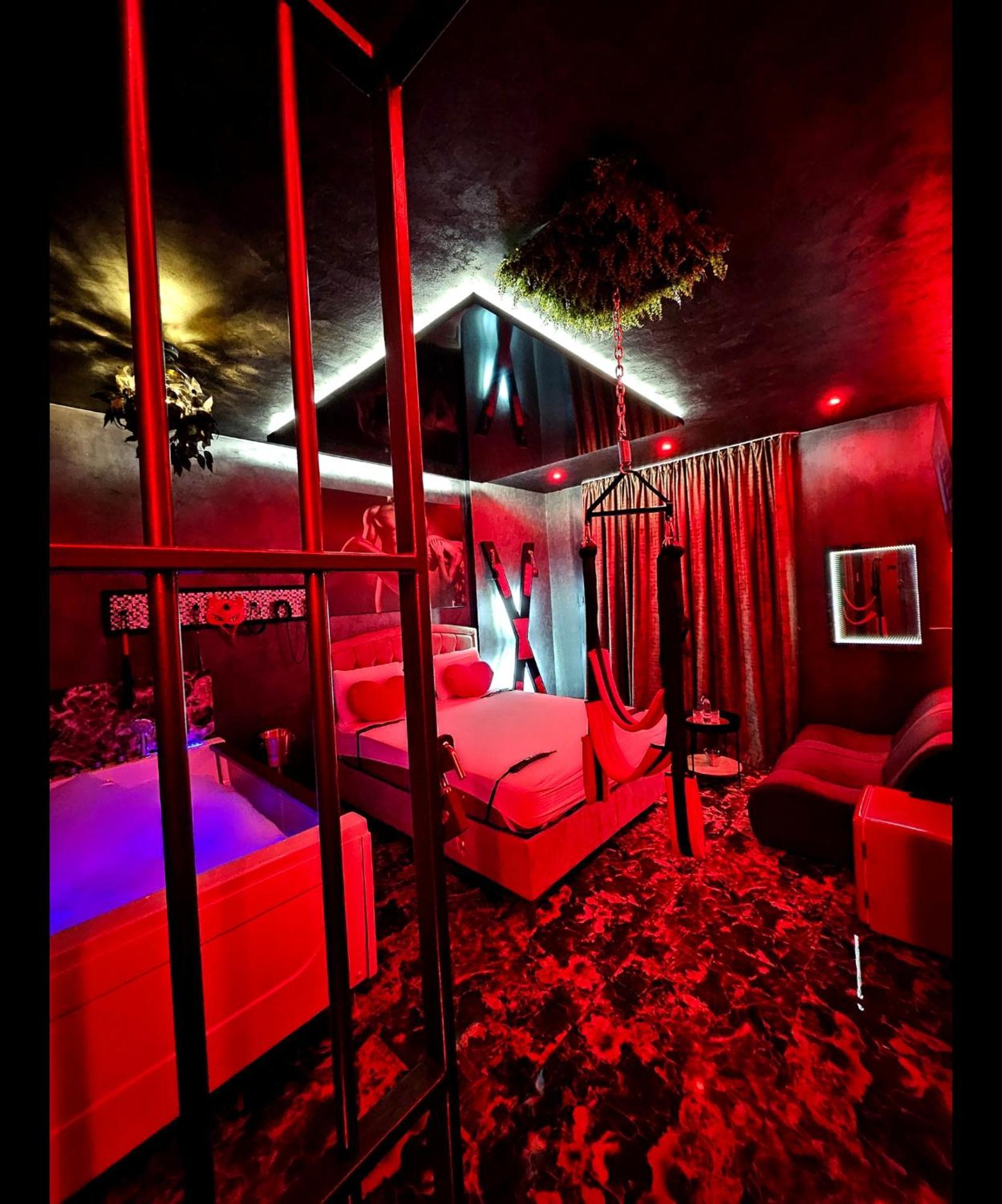 Love Room Букурещ Екстериор снимка